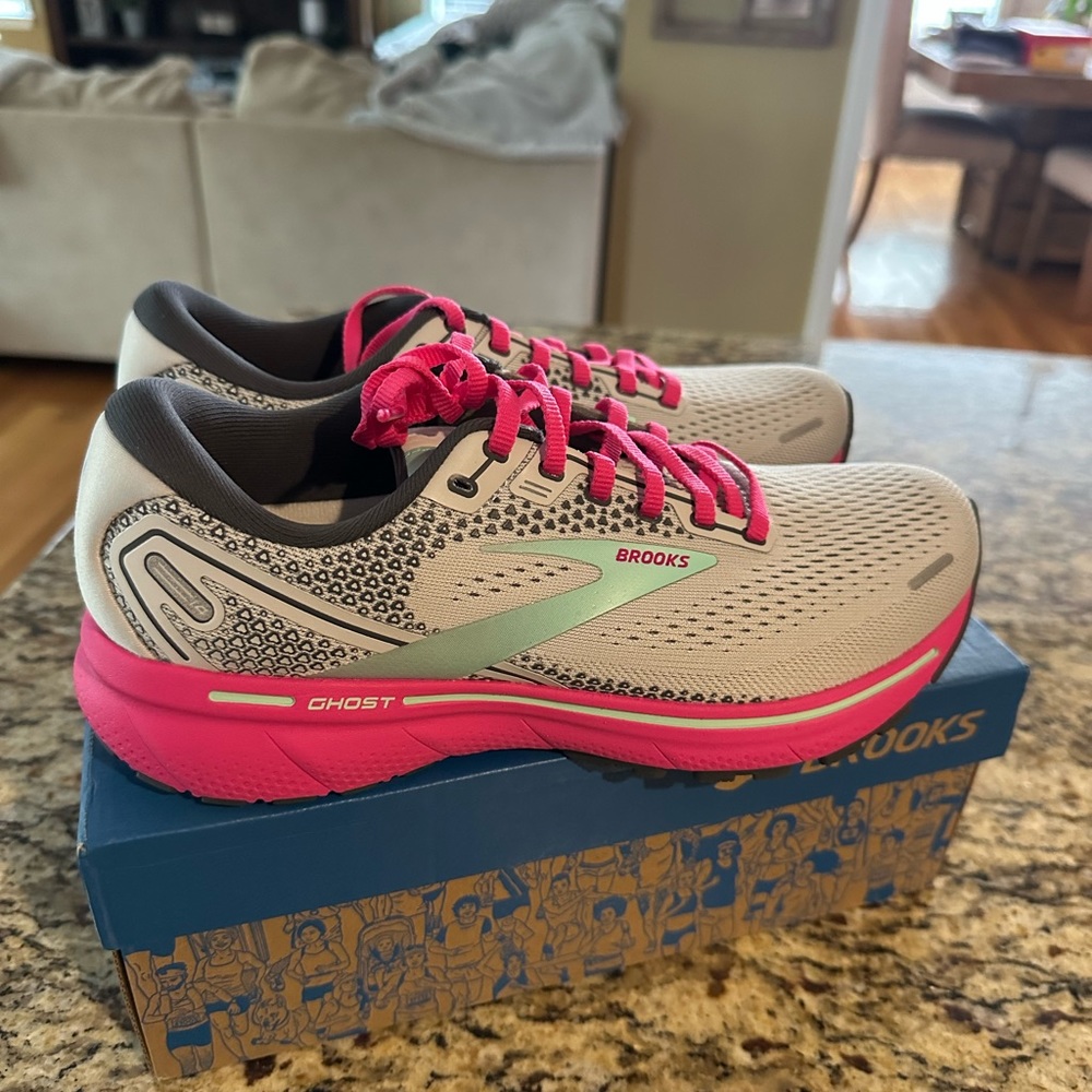 Brooks Women’s Ghost 14 Size 9